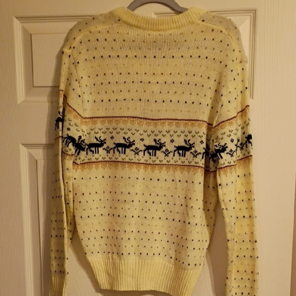 Classic V-Neck Sweater with Reindeer Design - Picture 3 of 3